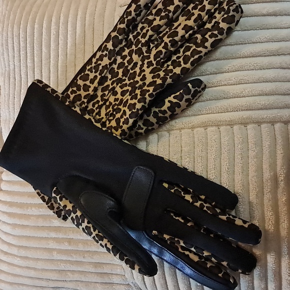 Women's Isotoner Leonard Animal Print Gloves Eco Comfort Smart Dri Smart Touch - Picture 4 of 8